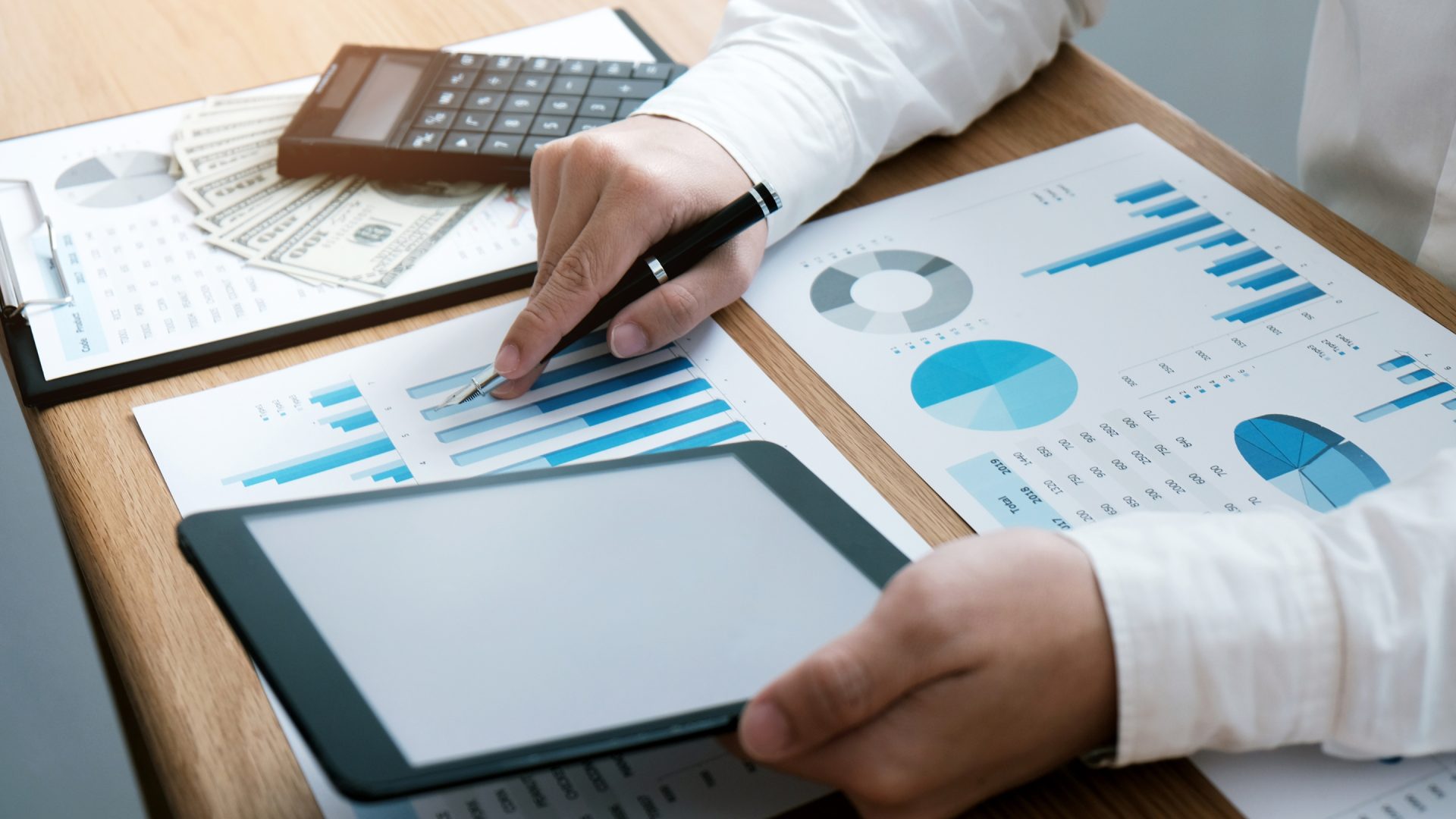Diagnostic d'entreprise pour étudier de près des données de performance sur des graphiques colorés